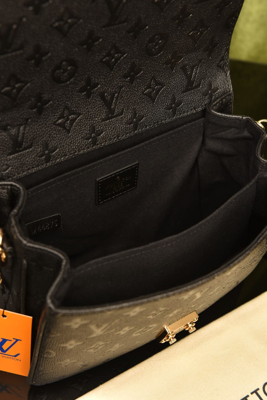 Metis Pochette Black