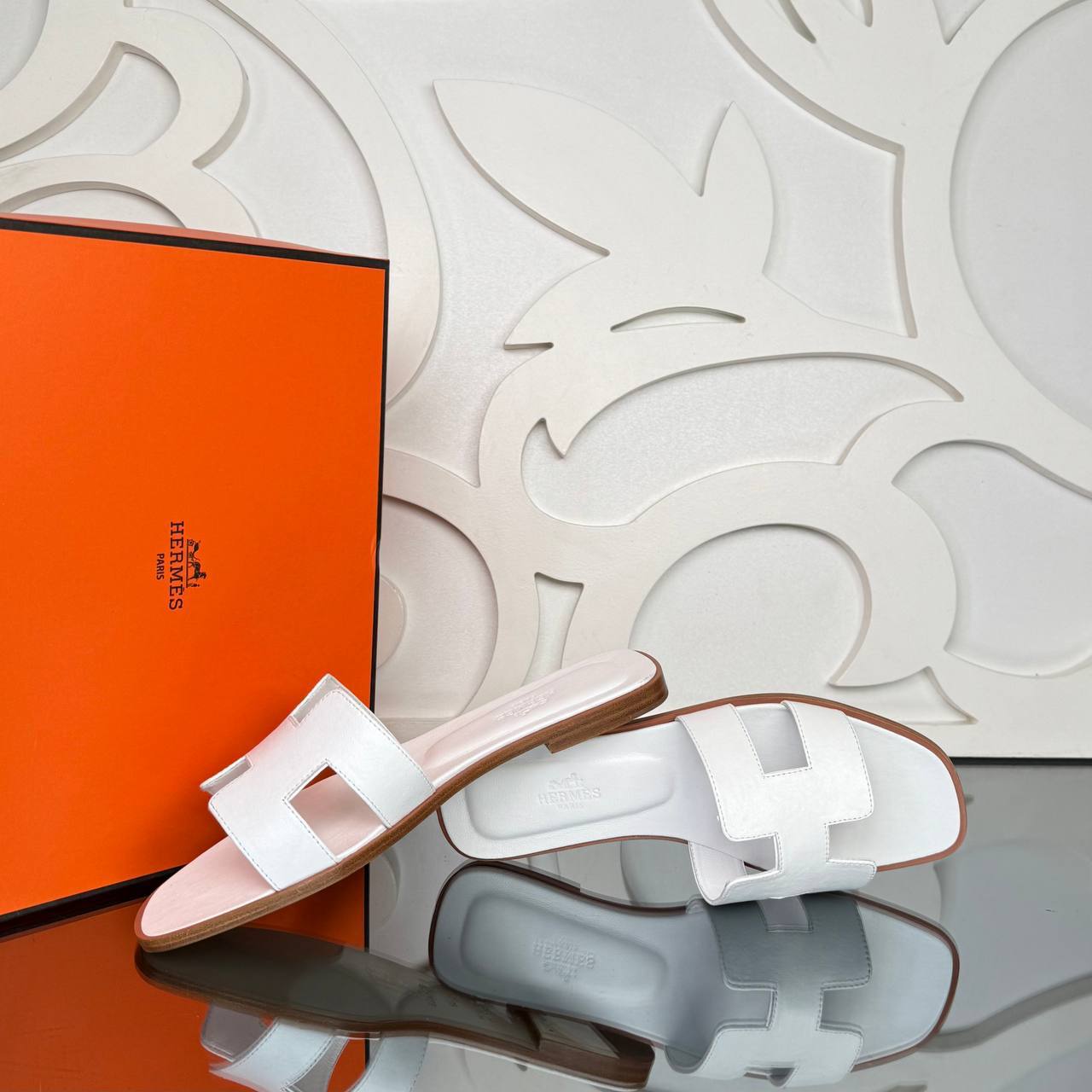 - Oran Slippers (White)