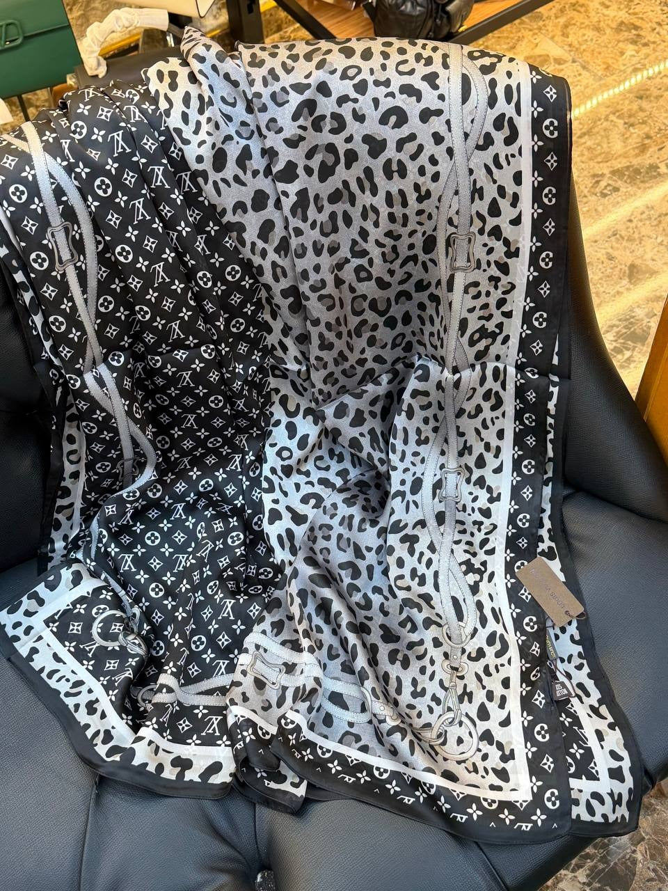 2 shawl and 2 bags