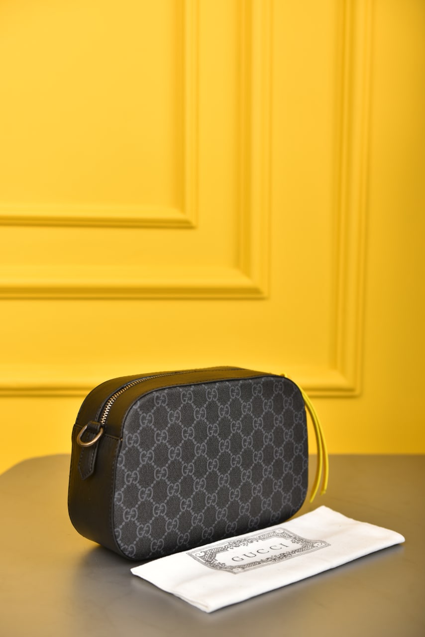 Neo Vintage GG Supreme Messenger Bag