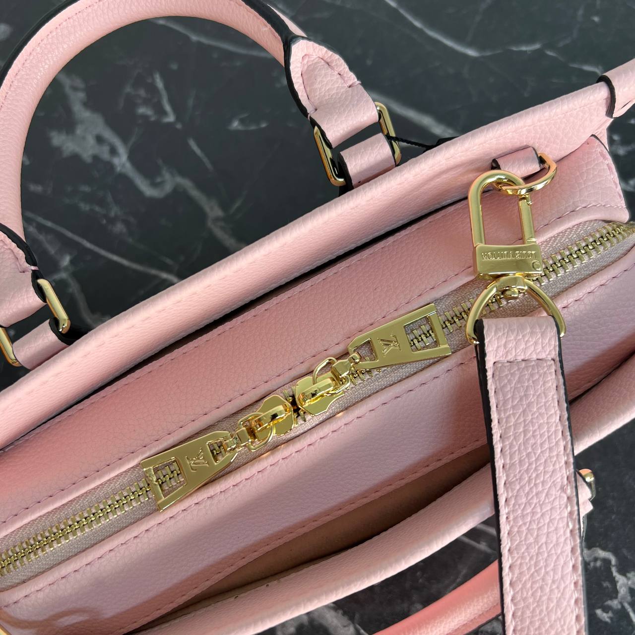 Onthego East West Bag ( Leather )