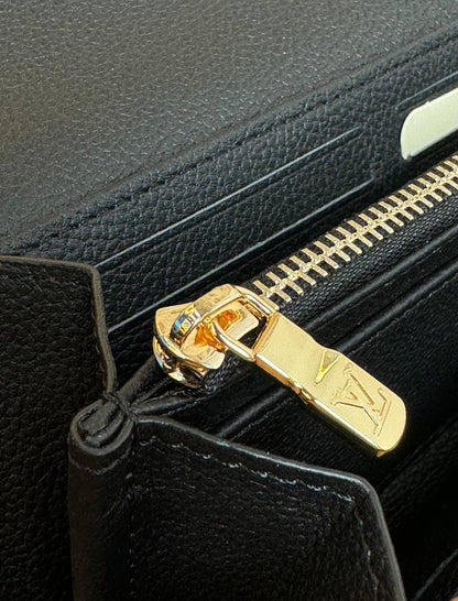 L - Leather Sarah Wallet (Black)