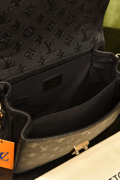 Metis Pochette Black