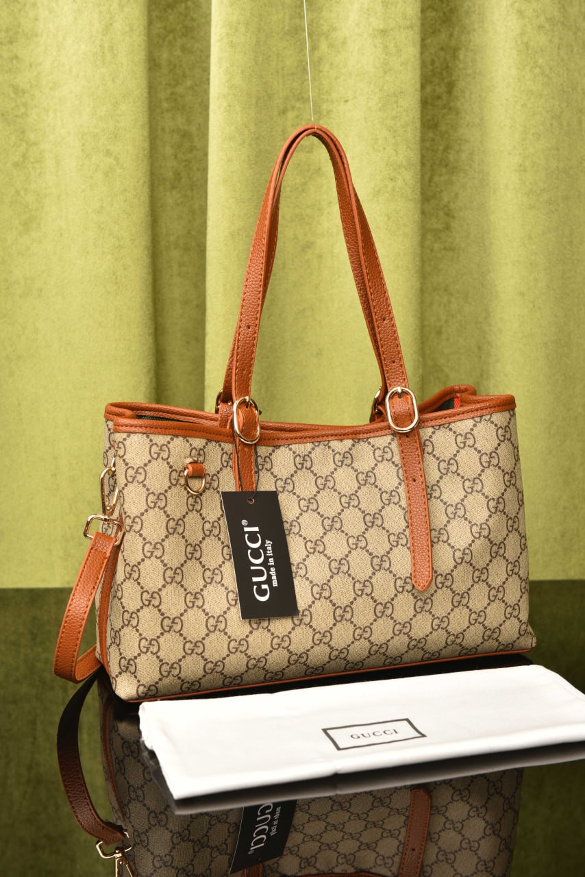 GG - Emblem Medium Tote Bag