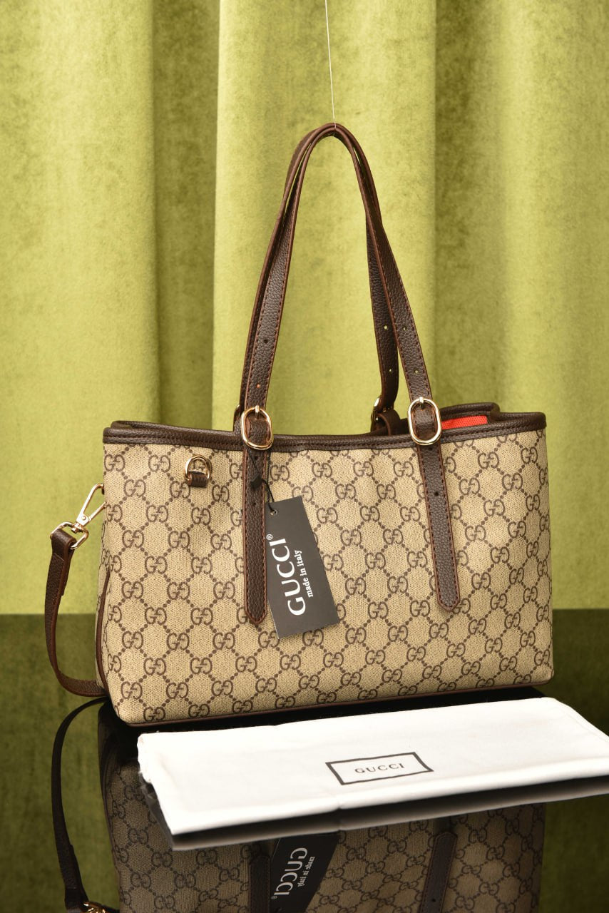 GG - Emblem Medium Tote Bag