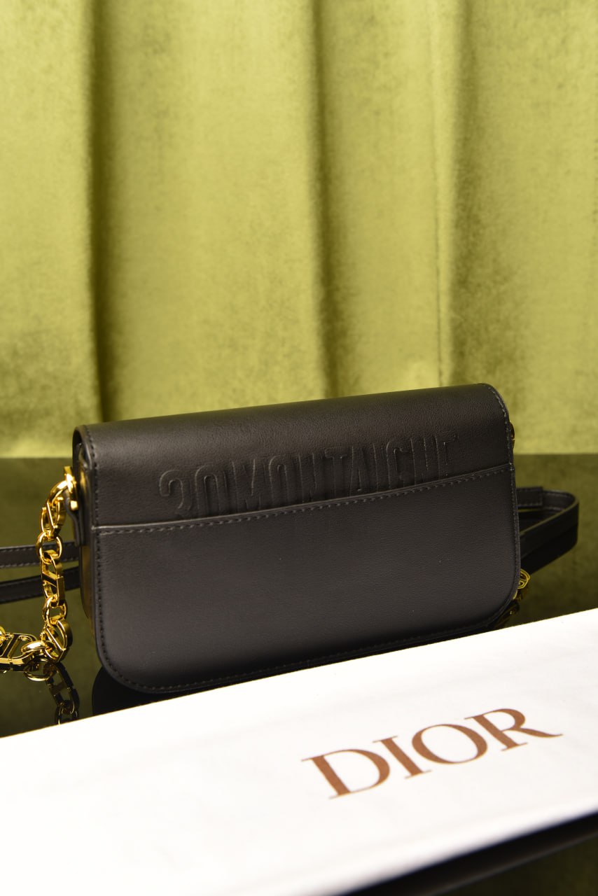 DI0r -  30 Montaigne Avenue