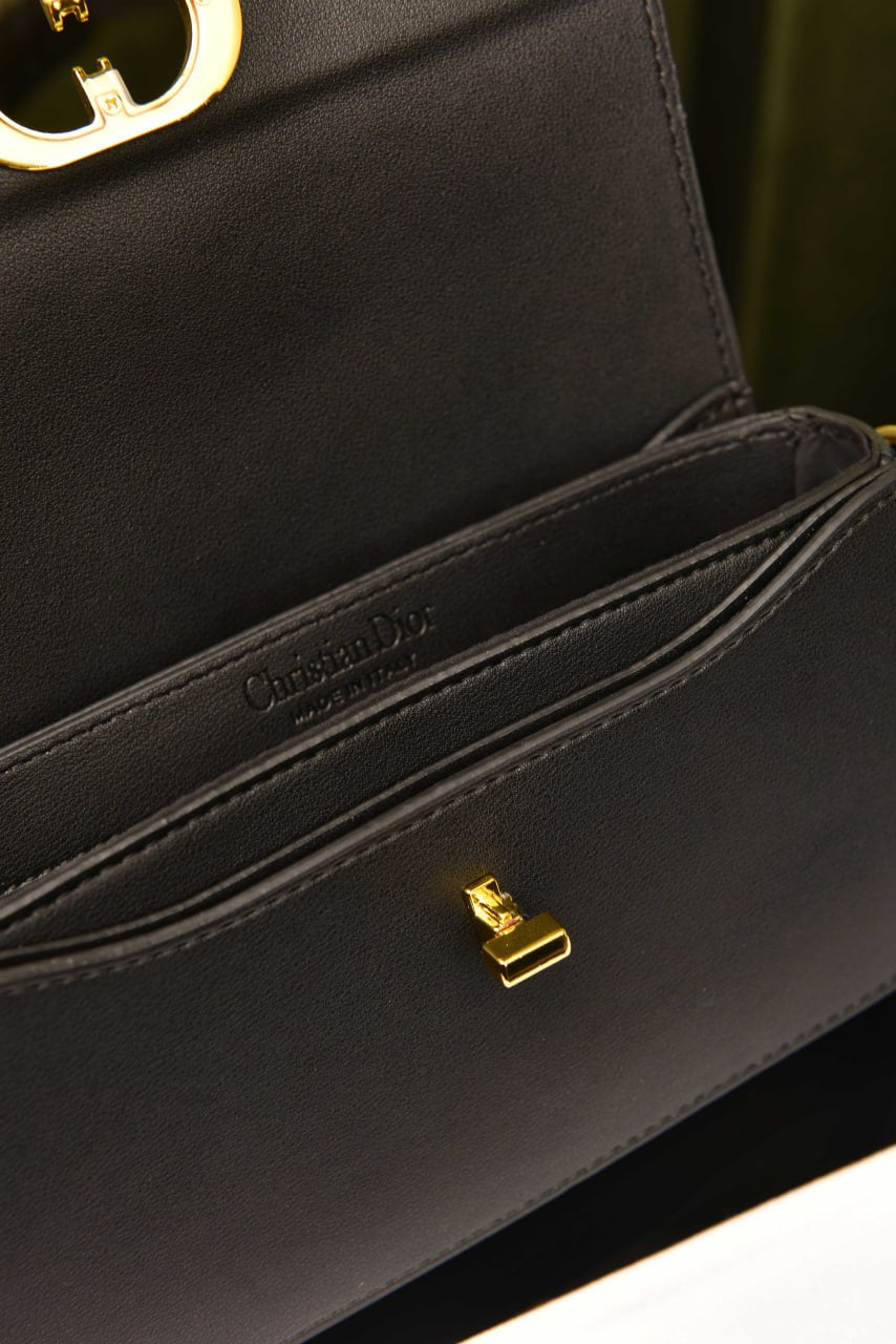 DI0r -  30 Montaigne Avenue