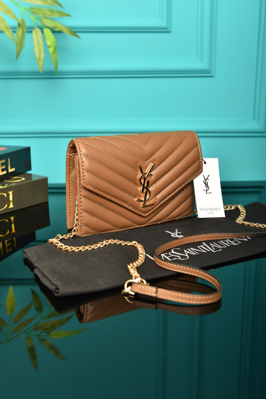 Cassandre Leather Wallet on Chain