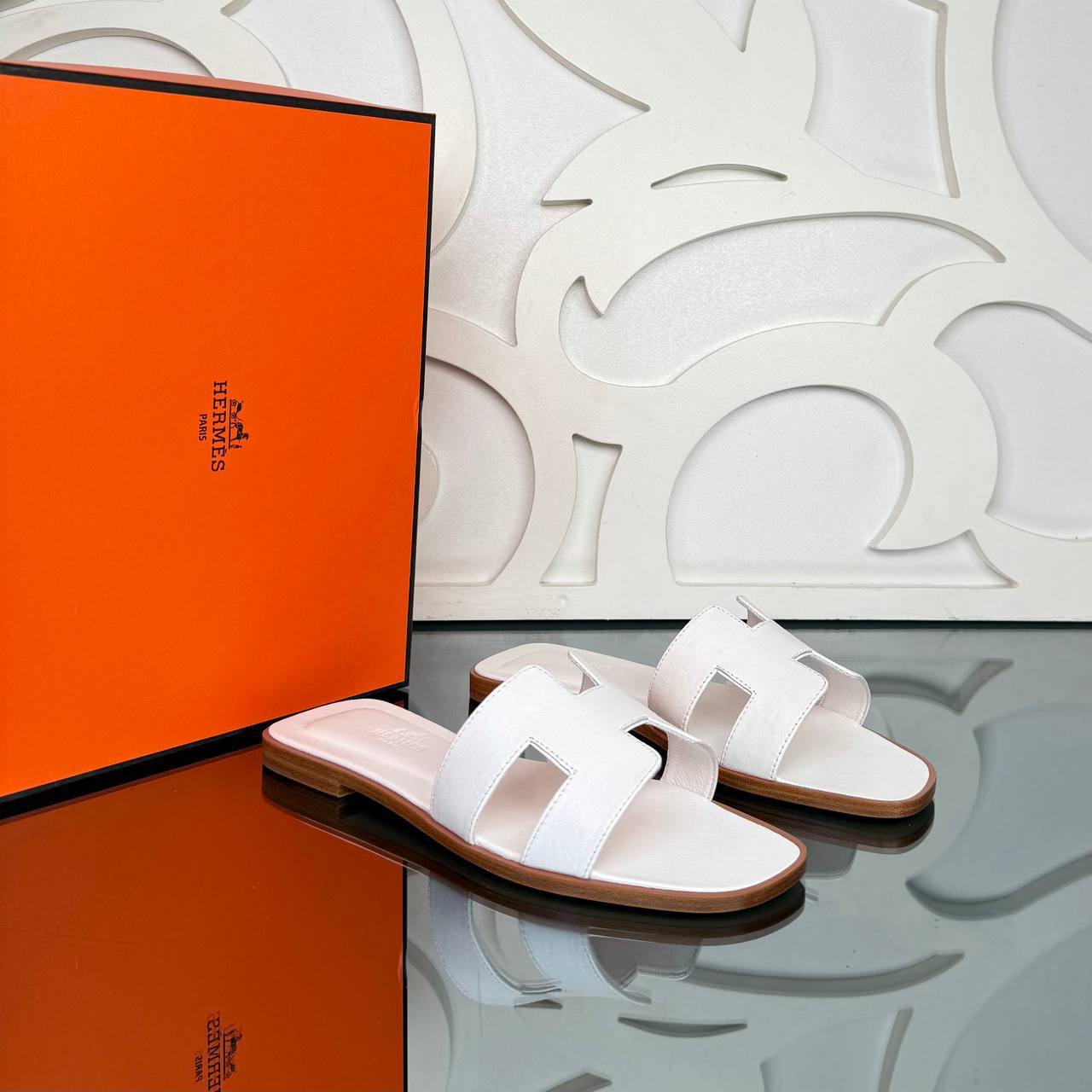 - Oran Slippers (White)