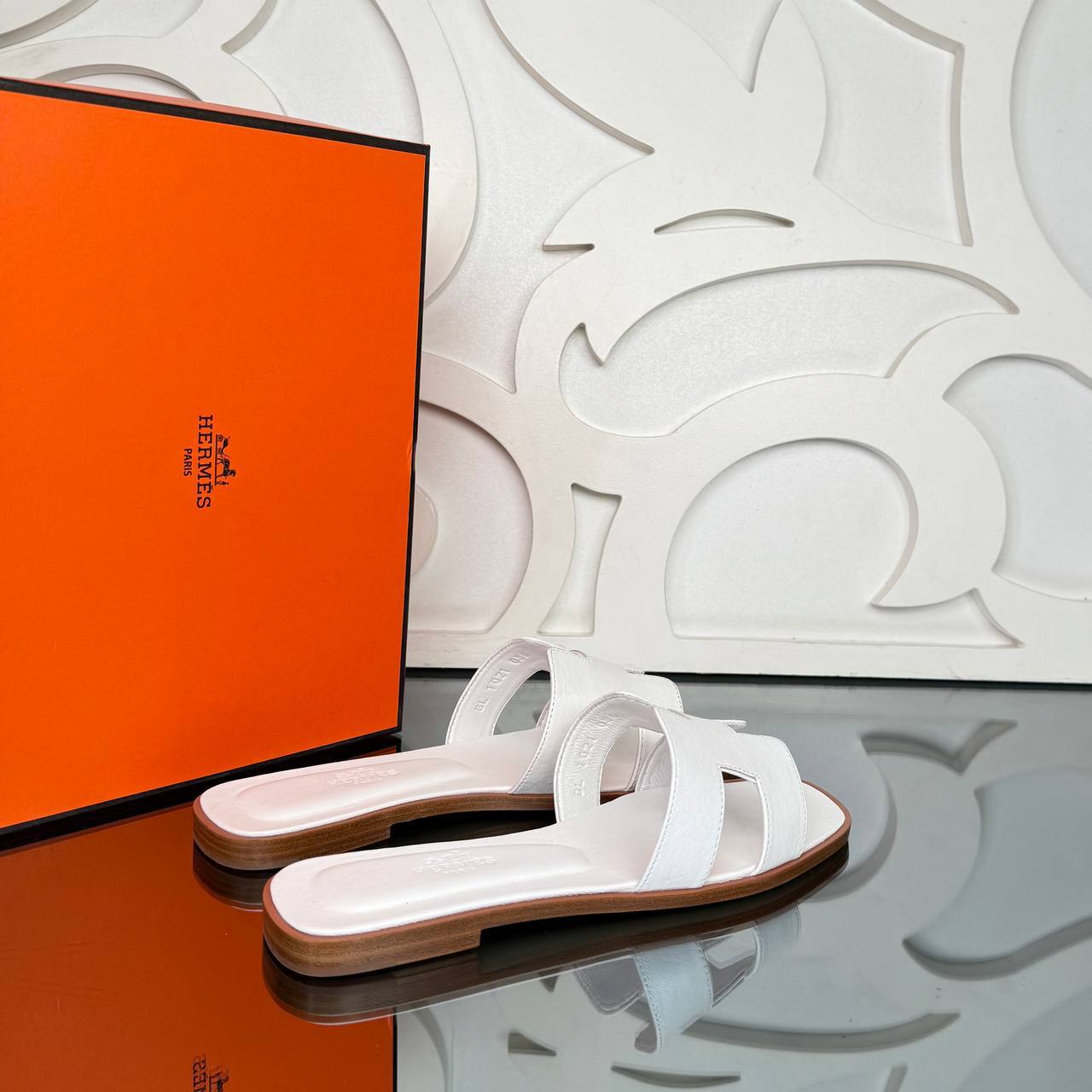 - Oran Slippers (White)