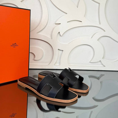 - Oran Slippers (Black)