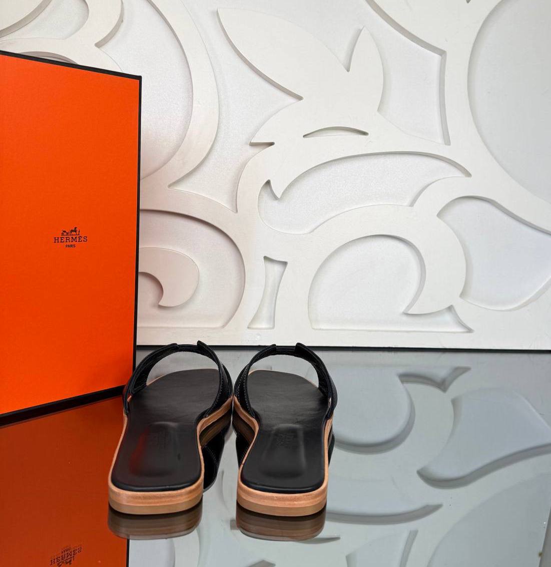 - Oran Slippers (Black)