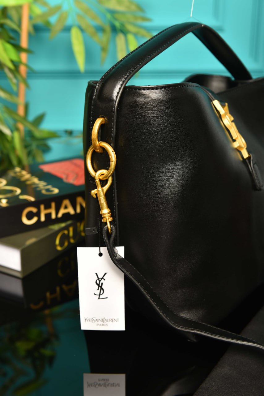 Le 37 in Shiny Leather