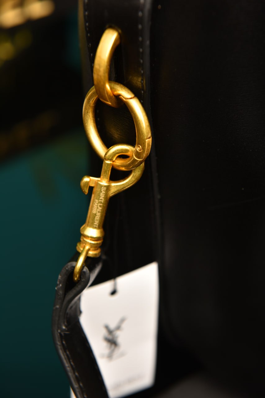 Le 37 in Shiny Leather