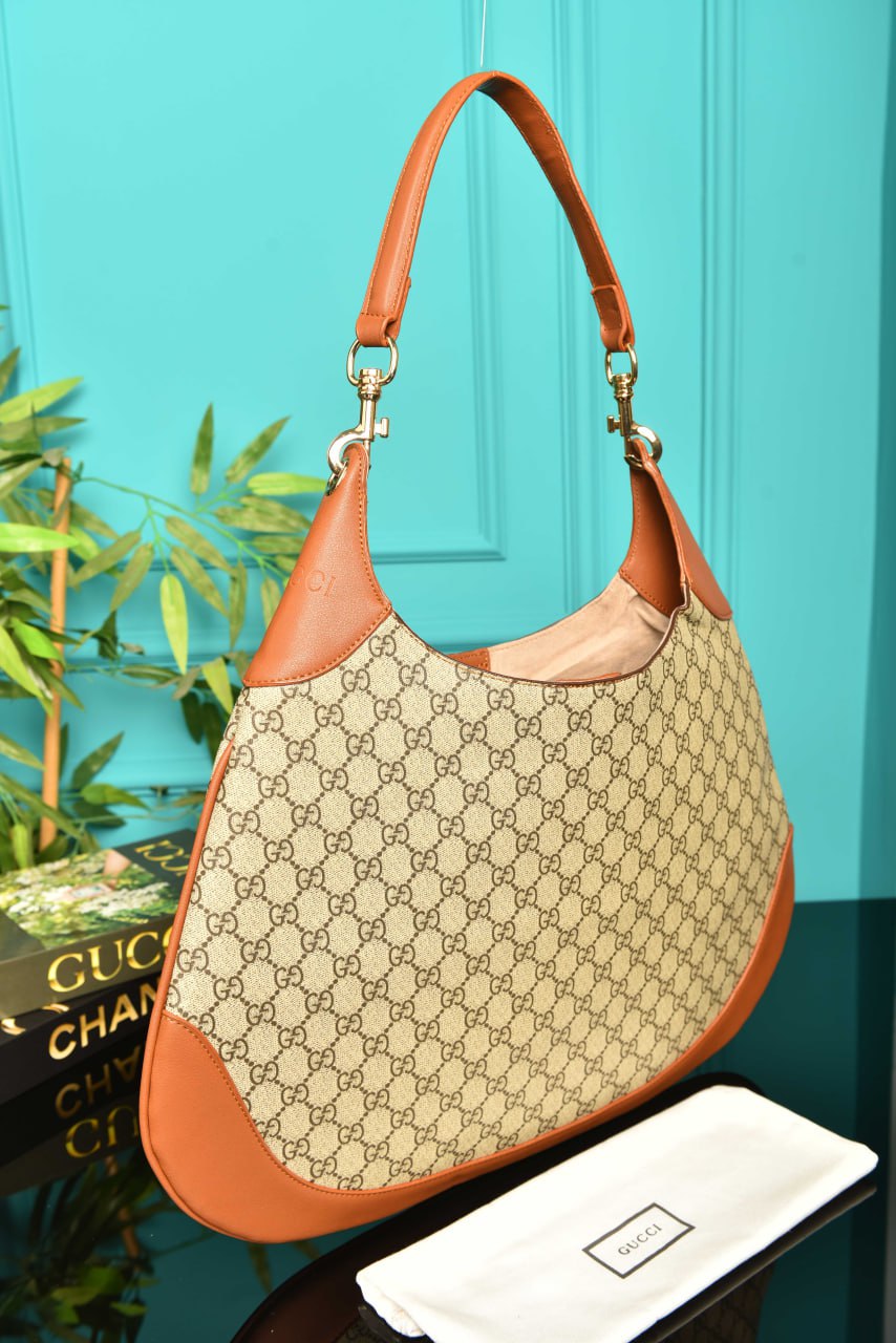 B Large Shoulder Bag