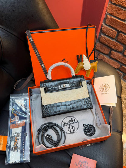 - Kelly 19 - (Video)