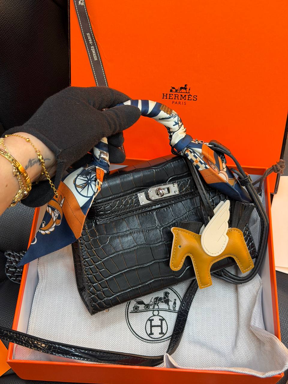 - Kelly 19 - (Video)