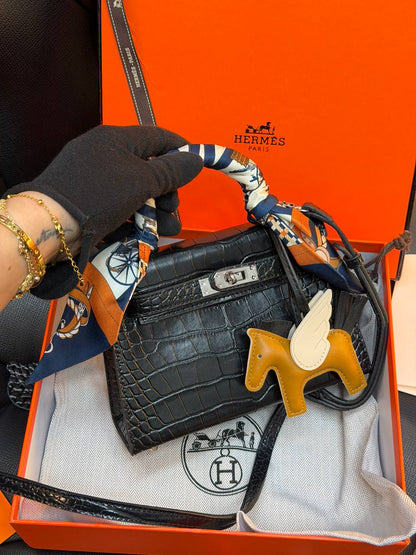 - Kelly 19 - (Video)