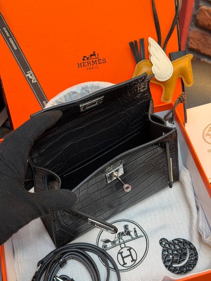 - Kelly 19 - (Video)