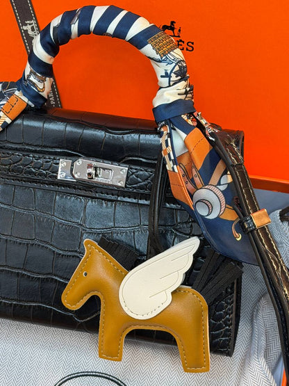 - Kelly 19 - (Video)